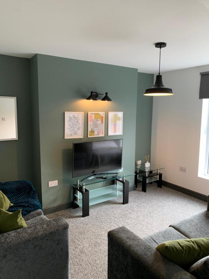 Quiet Location - 3 Bedroom Family House With 3 Shower Room - 2 Parking Spaces Plymouth Buitenkant foto